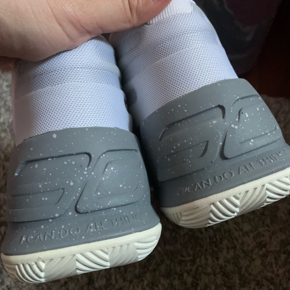 Under Armour White and Gray High-Top Sneakers Mens size 6 like new - Picture 7 of 8